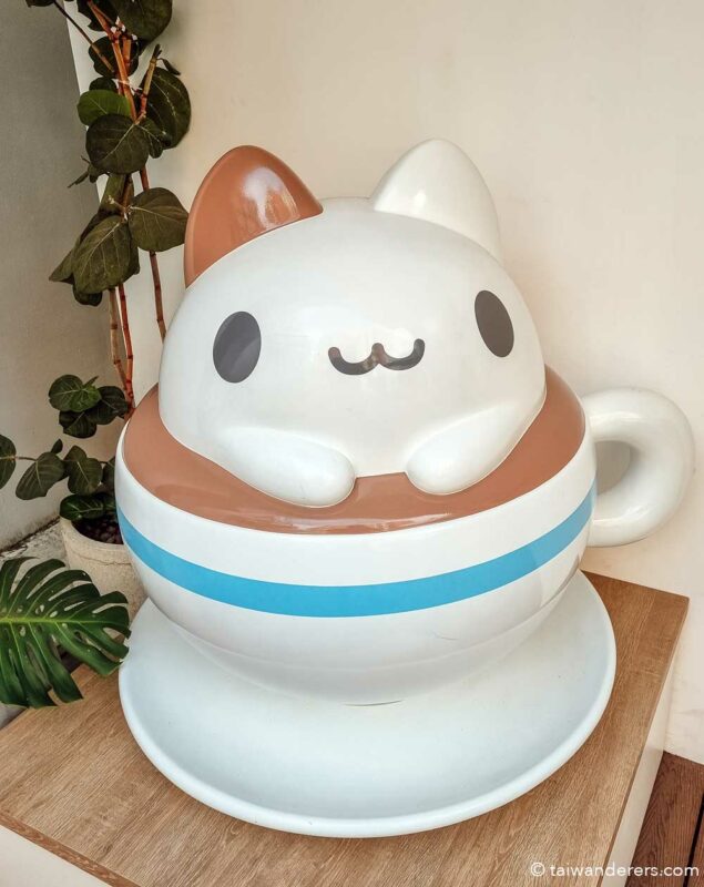 Foam Cat Cafe Taichung Taiwan - Bugcat Capoo