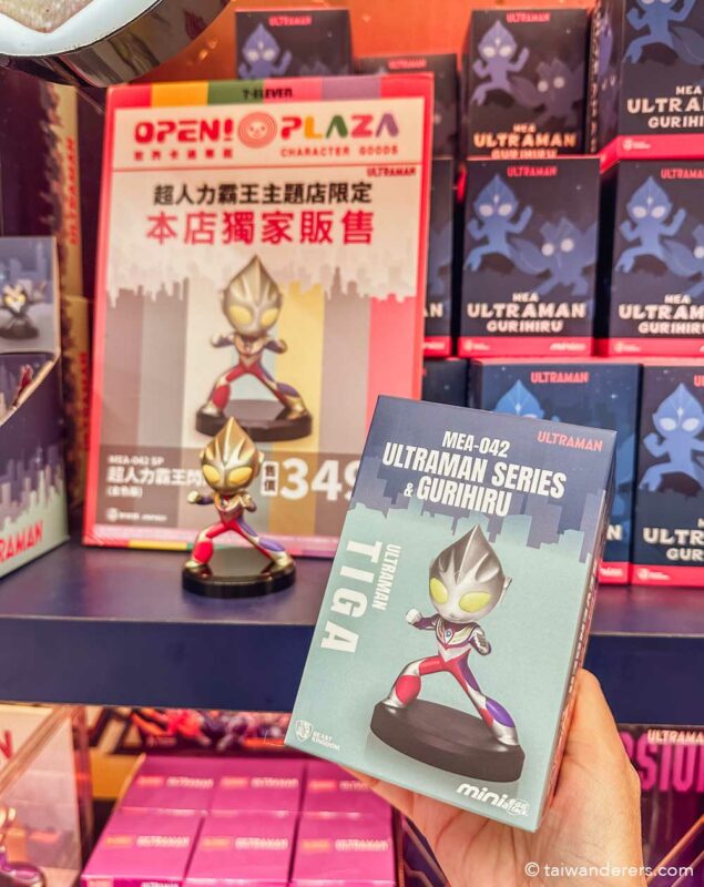 Ultraman 7-Eleven Taiwan Themed Store in Taipei exclusive figure