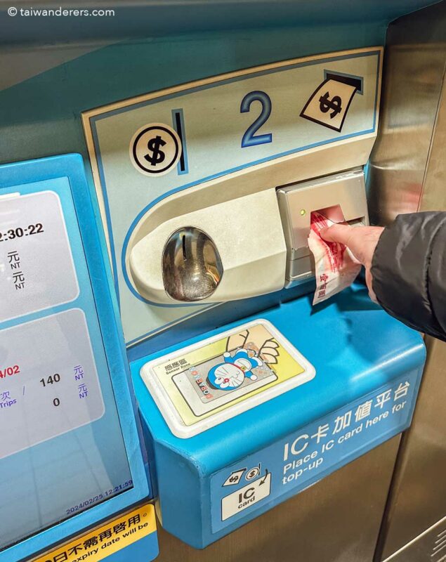 top up an EasyCard in Taipei MRT station Taiwan