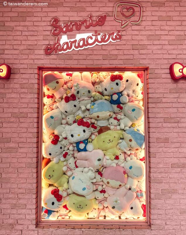 Hello Kitty 7-Eleven store in Taipei taiwan