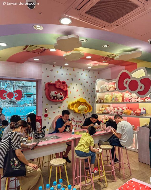 Hello Kitty 7 Eleven stores Taipei