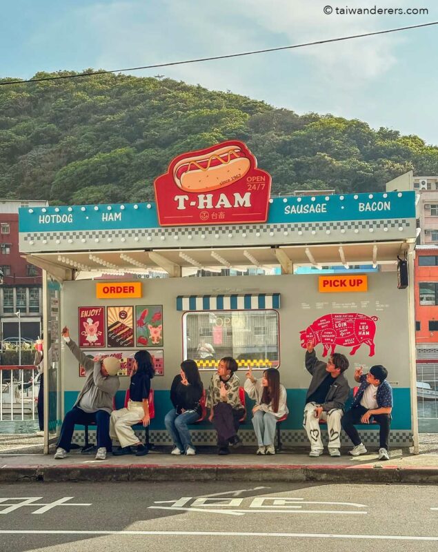 Keelung American Diner themed bus stop - T-Ham