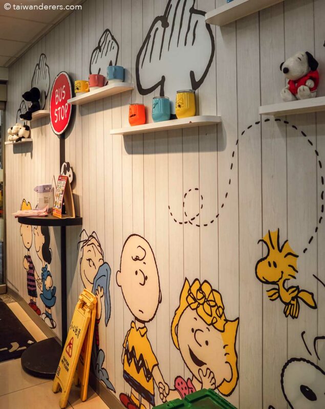Snoopy themed 7-Eleven store / Peanuts 7-Eleven in Taipei, Taiwan