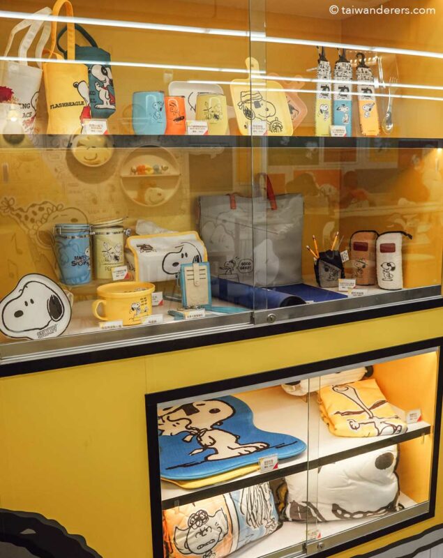 Snoopy 7-Eleven store / Peanuts 7-Eleven in Taipei, Taiwan