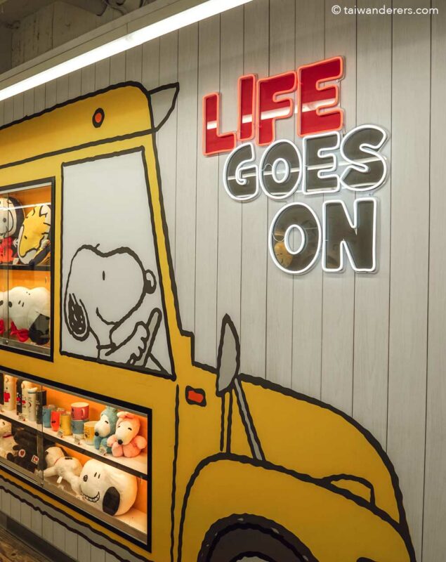 Snoopy 7-Eleven store / Peanuts 7-Eleven in Taipei, Taiwan