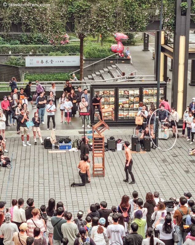 street performers buskers Xiangti Avenue Plaza 香堤大道廣場 Xinyi Taipei