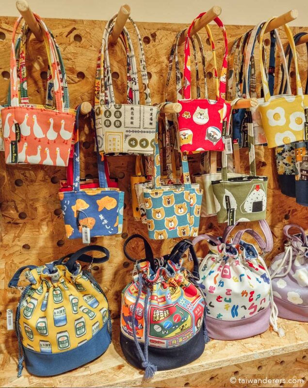 Taiwan souvenir drink holder