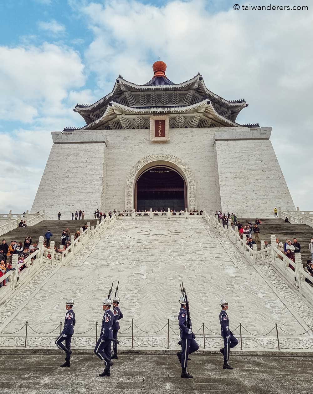 Chiang Kai Shek Changing of the Guard Times + Photos - Taiwanderers