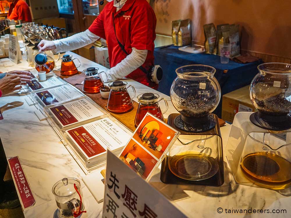 HOHOCHA  tea tasting in sun moon lake