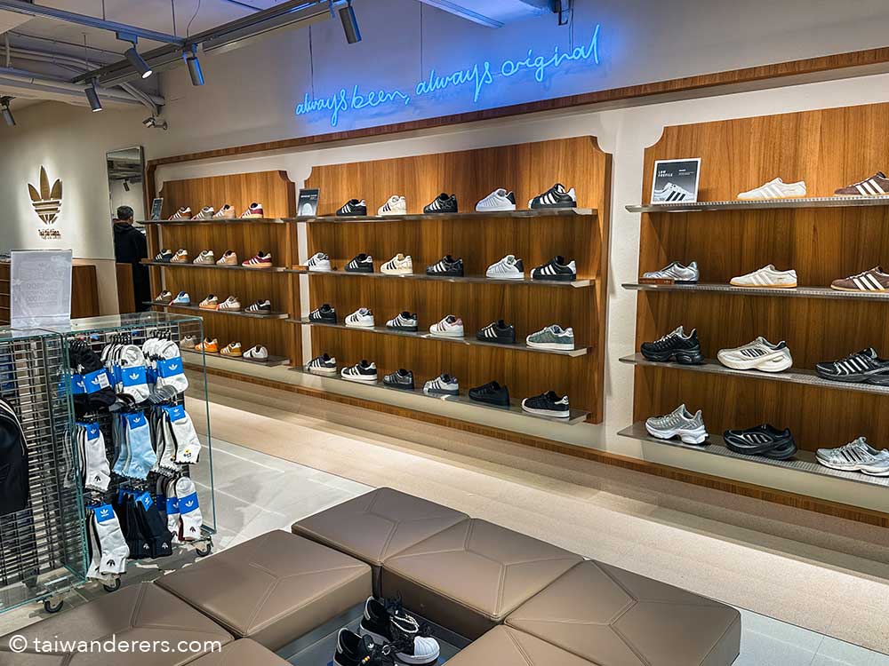 adidas Originals Dihua Street store ๅคง็จปๅ็ถๅ
ธๆฆๅฟต้ๅธ