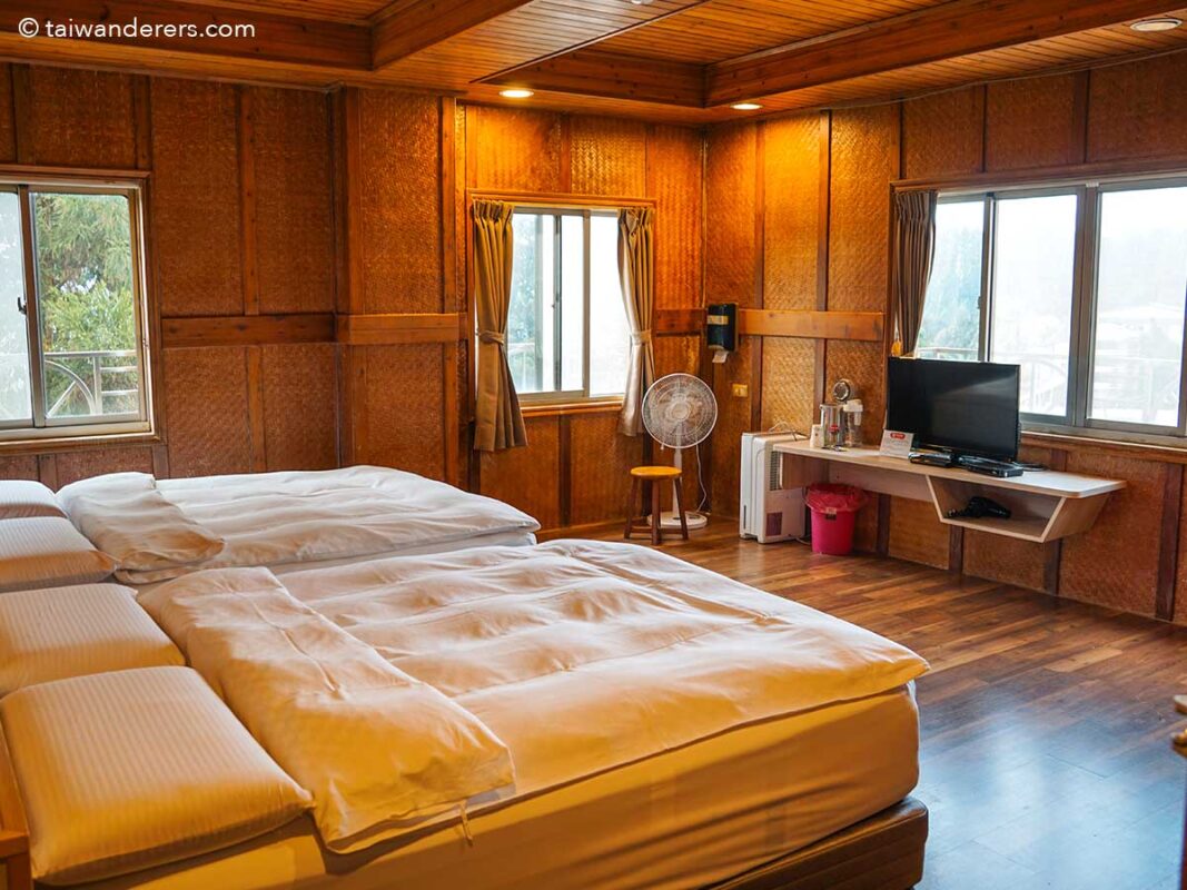 Fenchihu Hotel 奮起湖大飯店 Deluxe quadruple room