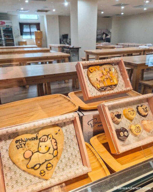 Chocolate making workshops and biscuit baking at Otherworld Fantasy Castle Chiayi 歐樂沃築夢城堡