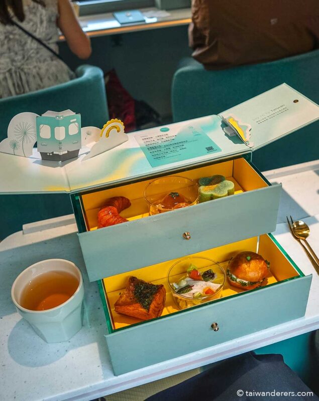 Haifeng Train - Taiwan's Dessert-themed Luxury Train (Sea Breeze)