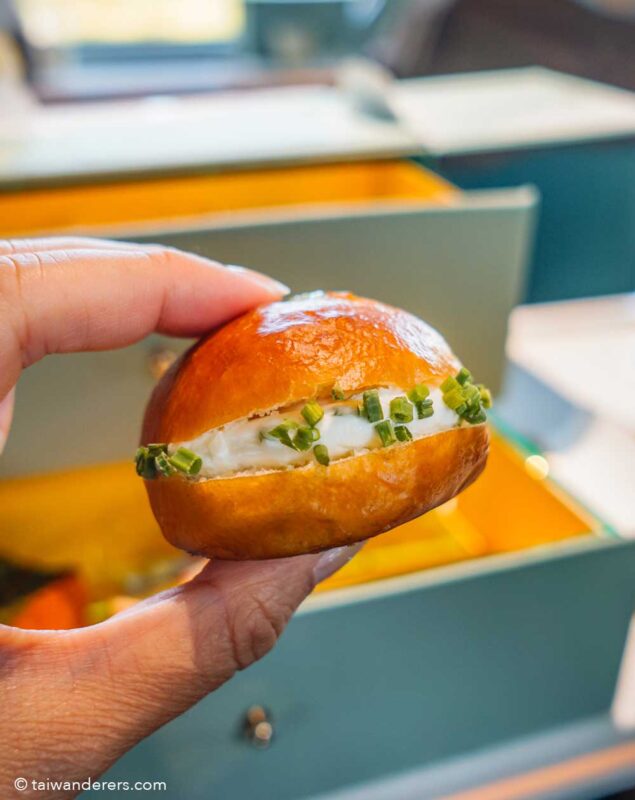 Haifeng Train - Taiwan's Dessert-themed Luxury Train (Sea Breeze) - Sanxing (Yilan) scallions and cream cheese sauce bun