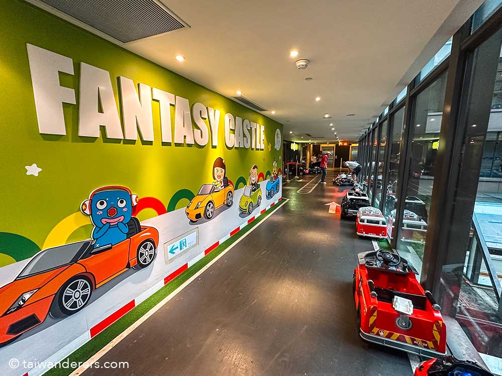 Silks Place Yilan hotel. Racing corridor for kids toy electric cars